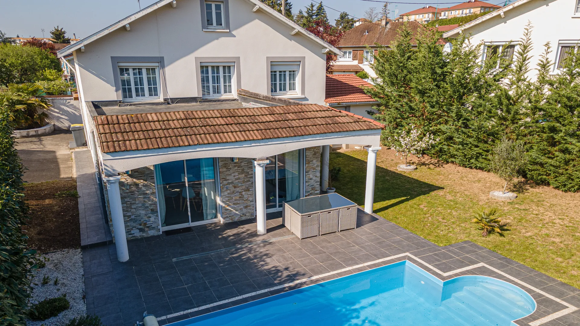 Jardin paysager et façade